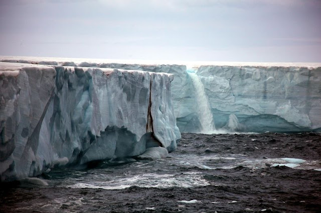 glacier-waterfalls-6[6].jpg